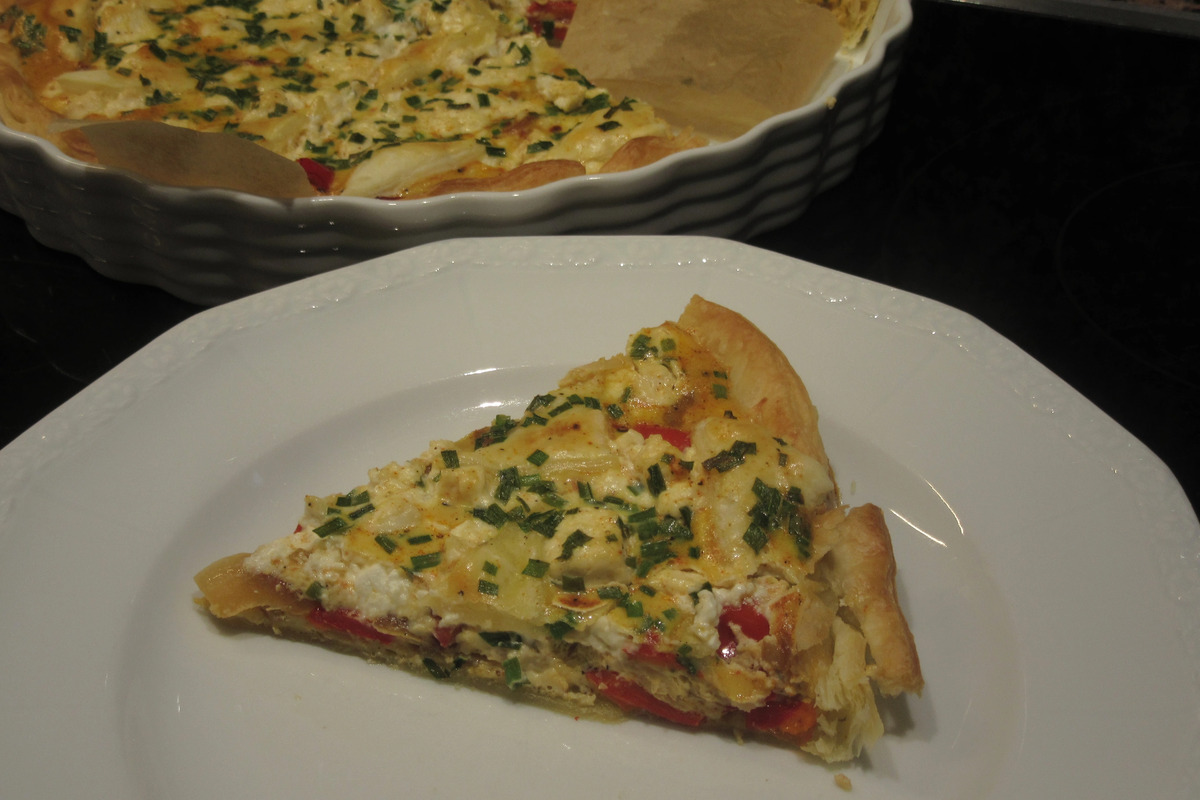 Pikantes Backen: Tarte mit gerösteten roten Paprika und Feta - Rezept - Bild Nr. 17854