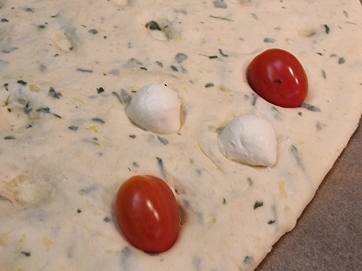 Rezept: Kartoffel-Focaccia mit Kirschtomaten und Mozzarella Bild Nr. 17877 Kartoffel-Focaccia mit Kirschtomaten und Mozzarella - Rezept - Bild Nr. 17877
