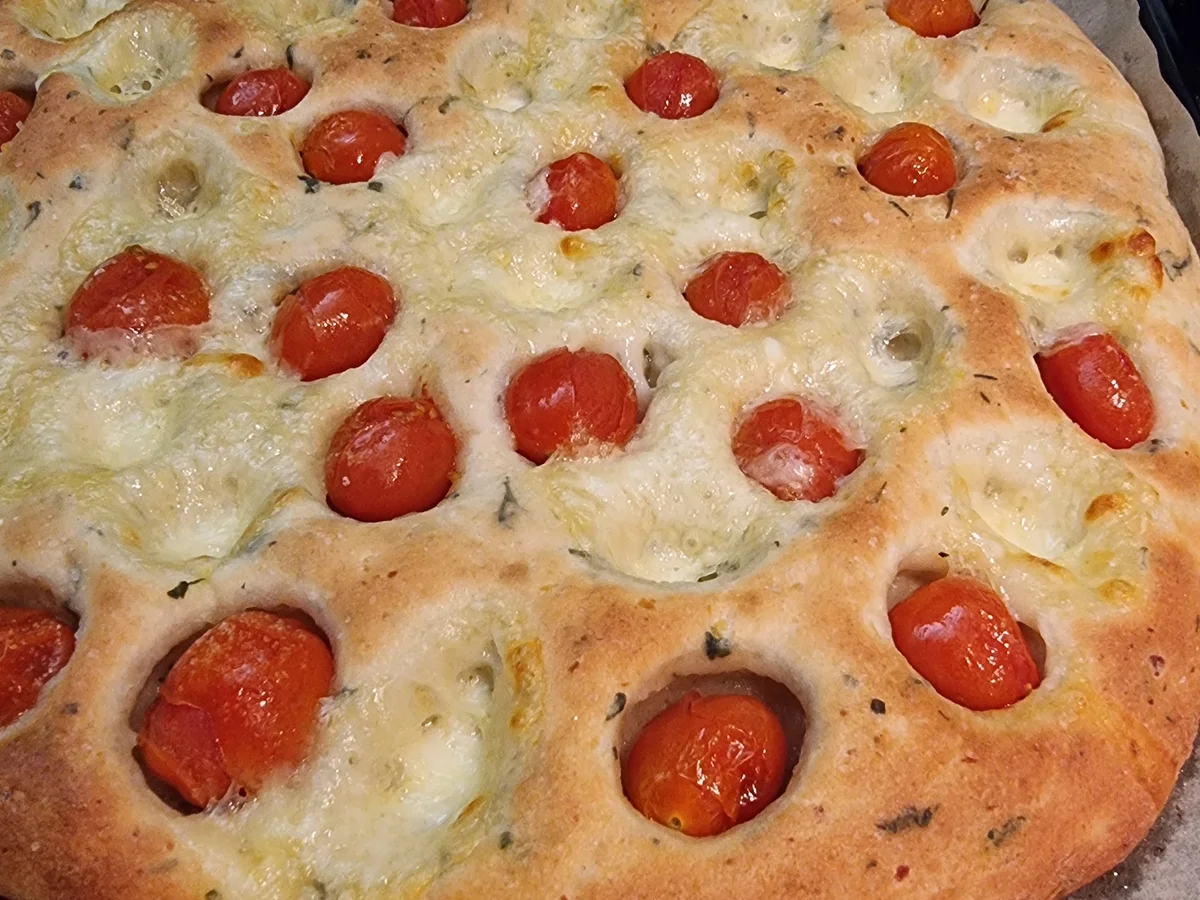 Rezept: Kartoffel-Focaccia mit Kirschtomaten und Mozzarella Bild Nr. 17881 Kartoffel-Focaccia mit Kirschtomaten und Mozzarella - Rezept - Bild Nr. 17881