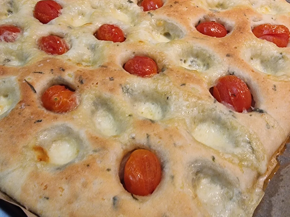 Rezept: Kartoffel-Focaccia mit Kirschtomaten und Mozzarella Bild Nr. 17882 Kartoffel-Focaccia mit Kirschtomaten und Mozzarella - Rezept - Bild Nr. 17882
