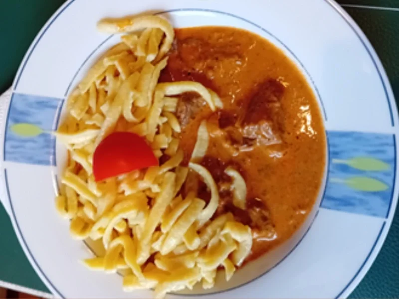 Würziger Gulasch mit schwäbischen Spätzle - Rezept - Bild Nr. 2