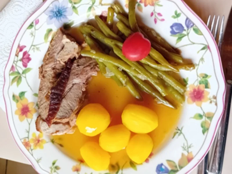 Rezept: Putenoberkeulen-Braten mit herzhafter Sau-ce, Buschbohnen und Drillingen Bild Nr. 2 Putenoberkeulen-Braten mit herzhafter Sau-ce, Buschbohnen und Drillingen - Rezept - Bild Nr. 2