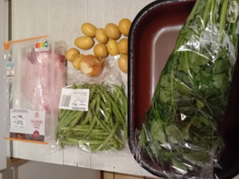 Rezept: Putenoberkeulen-Braten mit herzhafter Sau-ce, Buschbohnen und Drillingen Bild Nr. 3 Putenoberkeulen-Braten mit herzhafter Sau-ce, Buschbohnen und Drillingen - Rezept - Bild Nr. 3