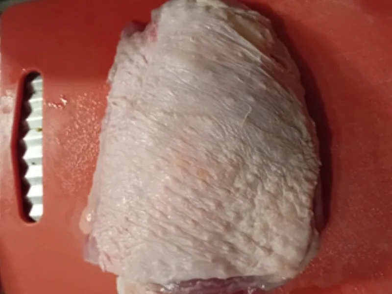 Rezept: Putenoberkeulen-Braten mit herzhafter Sau-ce, Buschbohnen und Drillingen Bild Nr. 4 Putenoberkeulen-Braten mit herzhafter Sau-ce, Buschbohnen und Drillingen - Rezept - Bild Nr. 4