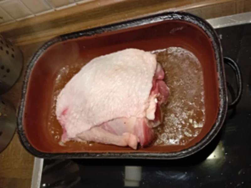 Rezept: Putenoberkeulen-Braten mit herzhafter Sau-ce, Buschbohnen und Drillingen Bild Nr. 5 Putenoberkeulen-Braten mit herzhafter Sau-ce, Buschbohnen und Drillingen - Rezept - Bild Nr. 5