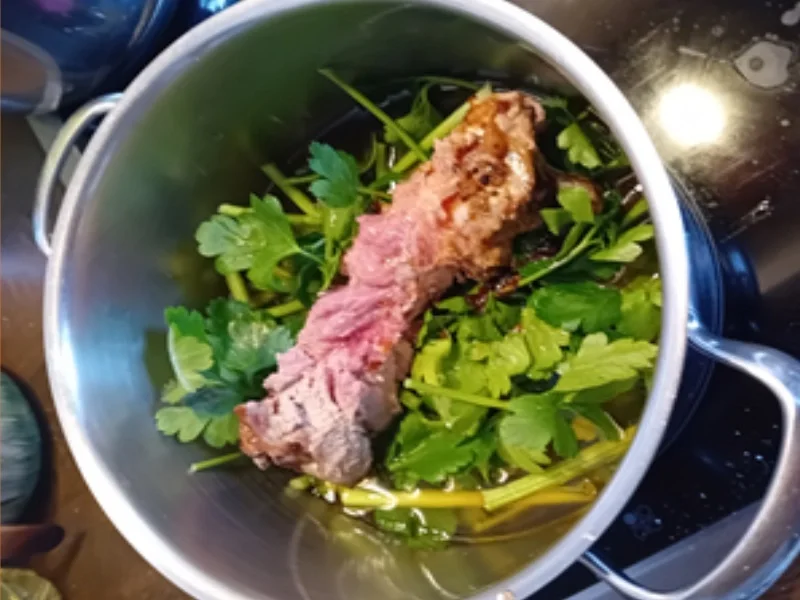 Rezept: Putenoberkeulen-Braten mit herzhafter Sau-ce, Buschbohnen und Drillingen Bild Nr. 7 Putenoberkeulen-Braten mit herzhafter Sau-ce, Buschbohnen und Drillingen - Rezept - Bild Nr. 7