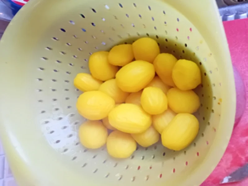 Rezept: Putenoberkeulen-Braten mit herzhafter Sau-ce, Buschbohnen und Drillingen Bild Nr. 12 Putenoberkeulen-Braten mit herzhafter Sau-ce, Buschbohnen und Drillingen - Rezept - Bild Nr. 12