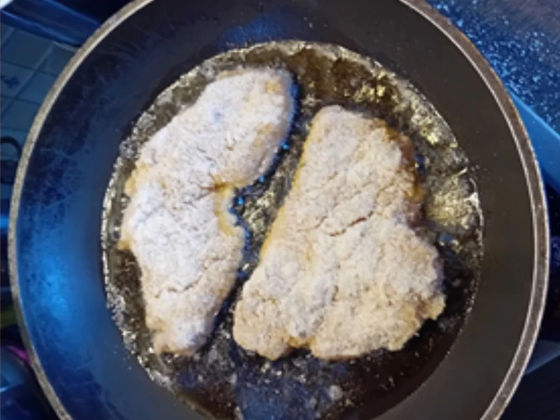 Rezept: Putenschnitzel mit Sauce Hollandaise, Blumenkohl und Drillingen Bild Nr. 5 Putenschnitzel mit Sauce Hollandaise, Blumenkohl und Drillingen - Rezept - Bild Nr. 5