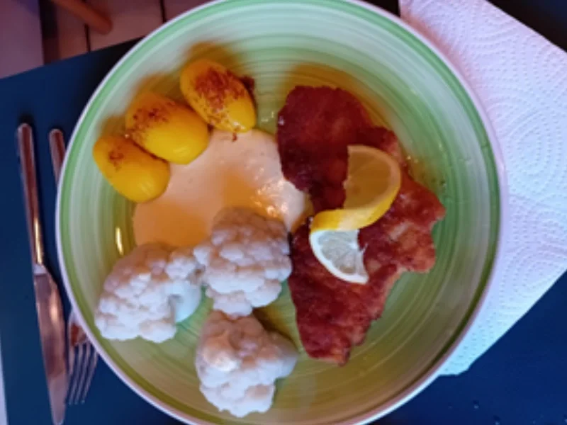 Rezept: Putenschnitzel mit Sauce Hollandaise, Blumenkohl und Drillingen Bild Nr. 11 Putenschnitzel mit Sauce Hollandaise, Blumenkohl und Drillingen - Rezept - Bild Nr. 11