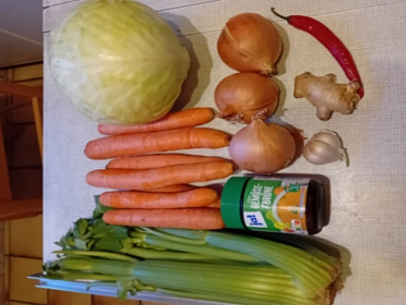 Weißkohlsuppe mit Gemüsemix - Rezept - Bild Nr. 17884