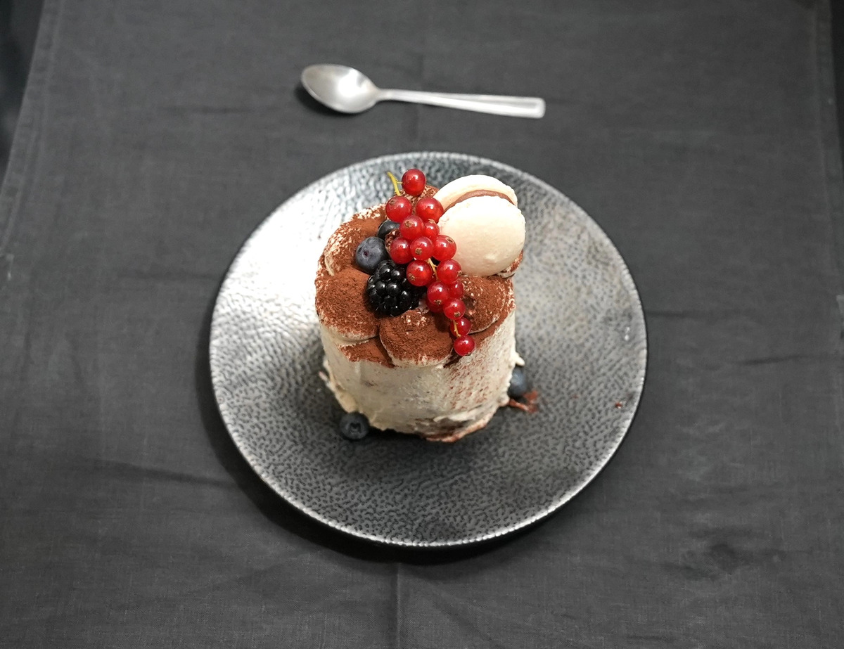 Rezept: Schokoladen-Törtchen mit Haselnuss-Praliné und Macarons Bild Nr. 17912 Schokoladen-Törtchen mit Haselnuss-Praliné und Macarons - Rezept - Bild Nr. 17912