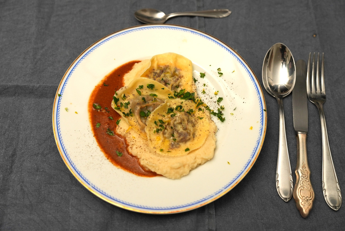 Ravioli mit Ossobuco, Selleriepüree & Gremolata - Rezept - Bild Nr. 2