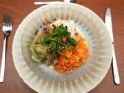 Herbstlich gemischter Salatteller aus Karotte, Mairübe und Gurke - Rezept - Bild Nr. 2