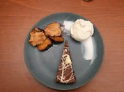 Zwetschgen-Crumble mit Schokotarte und Vanilleeis - Rezept - Bild Nr. 17936