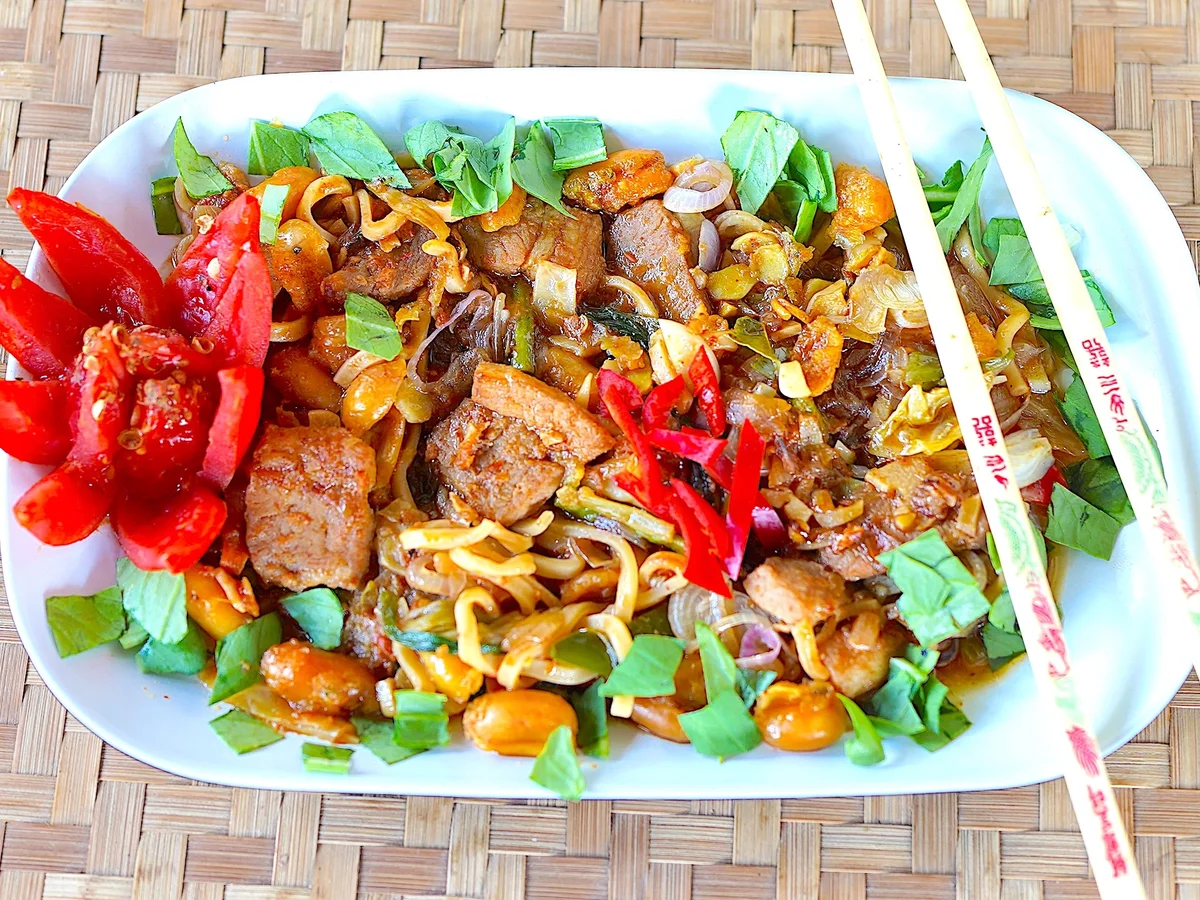 Pfannengerührter, magerer Schweinebauch mit Nudeln - Rezept - Bild Nr. 17943