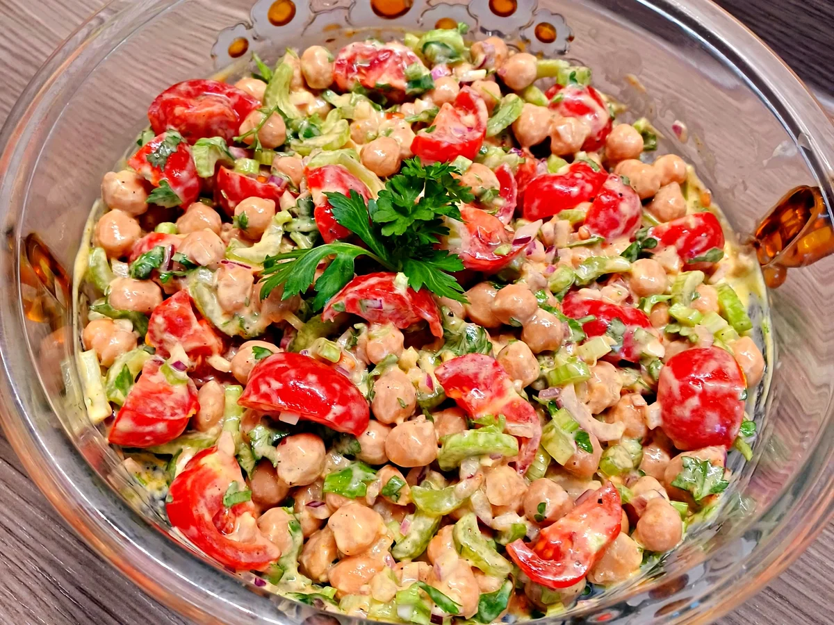 Kichererbsensalat mit Staudensellerie und Tomaten - Rezept - Bild Nr. 17949