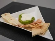 Rezept: Estnisches Lachstartar unter grรผner Salatsauce mit Zitronencremedach Bild Nr. 2 Estnisches Lachstartar unter grรผner Salatsauce mit Zitronencremedach - Rezept - Bild Nr. 2