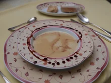 Mandel-Pfefferschoten-Suppe mit Walnuss-Ciabatta und Dattelcreme - Rezept - Bild Nr. 2