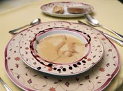 Mandel-Pfefferschoten-Suppe mit Walnuss-Ciabatta und Dattelcreme - Rezept - Bild Nr. 17989