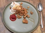 Krause Glucke mit Maroneneis und kandierten Walnüssen - Rezept - Bild Nr. 2