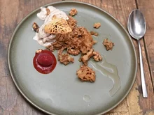 Krause Glucke mit Maroneneis und kandierten Walnüssen - Rezept - Bild Nr. 2