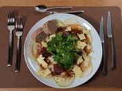 Birnen-Carpaccio  mit Schinken, Bergkäse, Feldsalat, Walnüssen - Rezept - Bild Nr. 17977