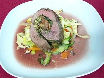 Kräuter-Rinderroulade mit Gemüsepapardelle - Rezept