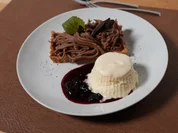 Maronen-Törtchen, Vanilleparfait, Cassis - Rezept - Bild Nr. 2