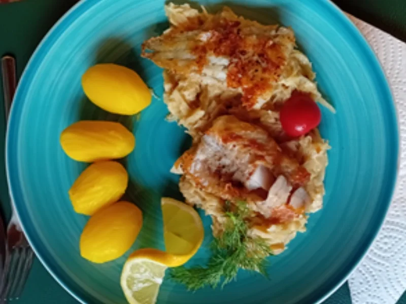 Rezept: Seelachsfilet auf Rahm-Sauerkraut und Drillingen Bild Nr. 2 Seelachsfilet auf Rahm-Sauerkraut und Drillingen - Rezept - Bild Nr. 2