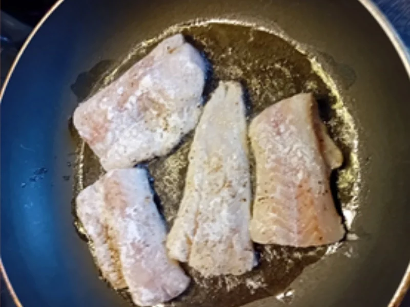 Rezept: Seelachsfilet auf Rahm-Sauerkraut und Drillingen Bild Nr. 5 Seelachsfilet auf Rahm-Sauerkraut und Drillingen - Rezept - Bild Nr. 5