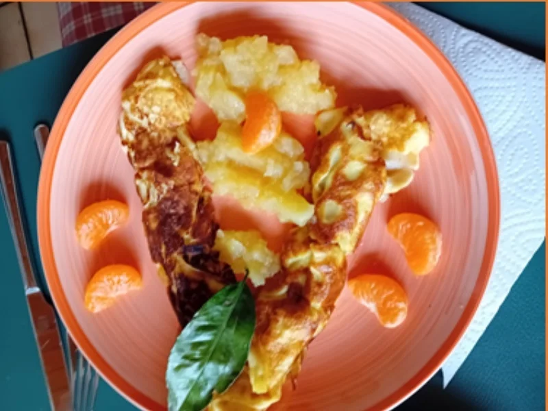 Eierpfannkuchen mit Apfelkompott - Rezept - Bild Nr. 2