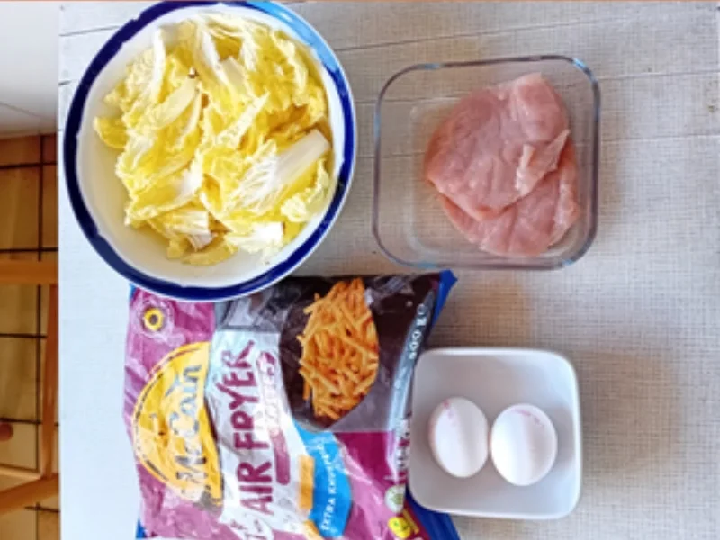 Rezept: Putenschnitzel Holsteiner-Art mit Pommes-Frites und Chinakohlsalat Bild Nr. 17985 Putenschnitzel Holsteiner-Art mit Pommes-Frites und Chinakohlsalat - Rezept - Bild Nr. 17985