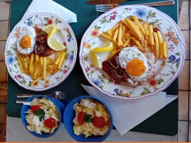 Rezept: Putenschnitzel Holsteiner-Art mit Pommes-Frites und Chinakohlsalat Bild Nr. 17991 Putenschnitzel Holsteiner-Art mit Pommes-Frites und Chinakohlsalat - Rezept - Bild Nr. 17991