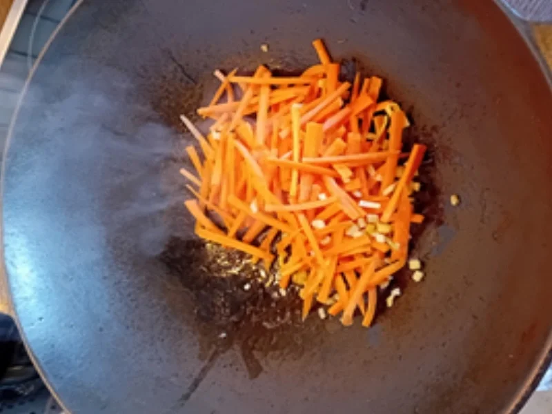 Mie-Nudeln mit Garnelen und Gemüse im Wok - Rezept - Bild Nr. 5