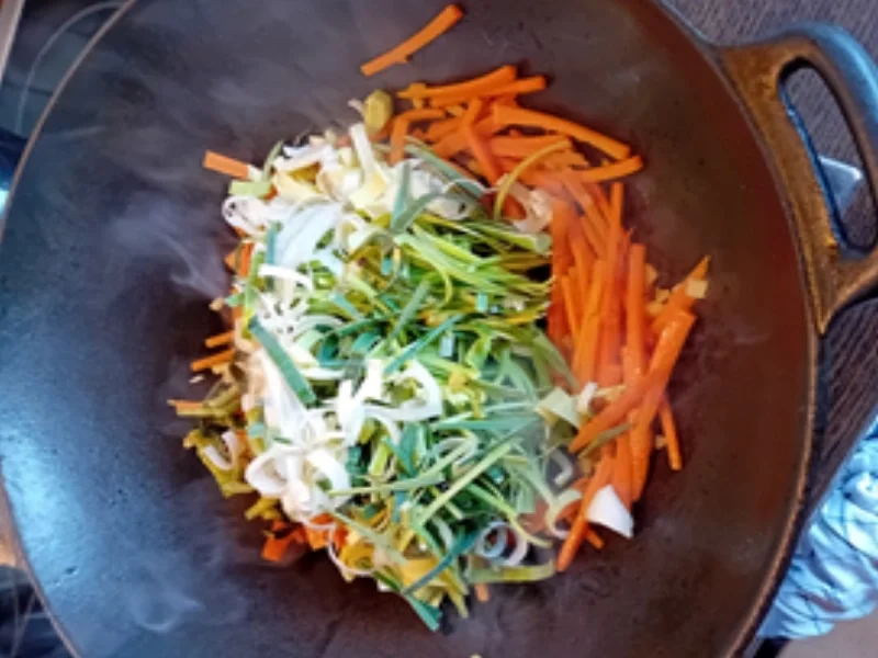 Mie-Nudeln mit Garnelen und Gemüse im Wok - Rezept - Bild Nr. 6