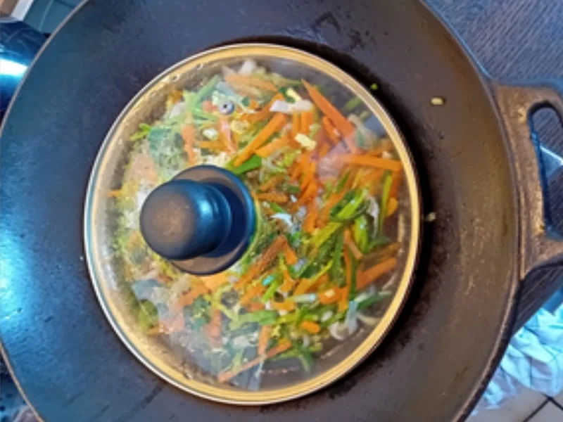 Mie-Nudeln mit Garnelen und Gemüse im Wok - Rezept - Bild Nr. 7