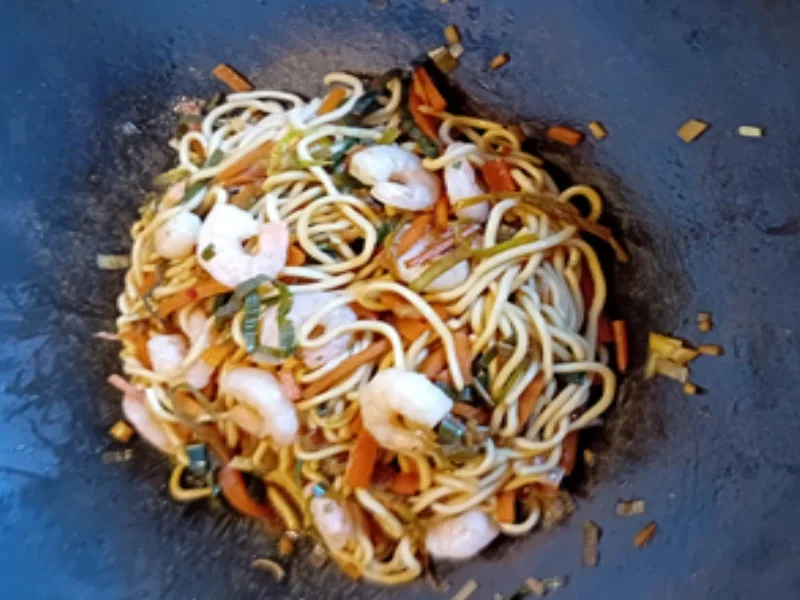 Mie-Nudeln mit Garnelen und Gemüse im Wok - Rezept - Bild Nr. 10