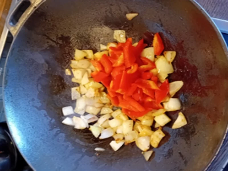 Hähnchenbrustfilet mit Zwiebel, Champignons, Paprika und Jasmin-Reis - Rezept - Bild Nr. 10