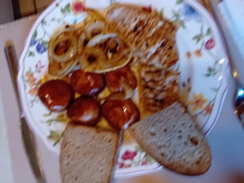 Mini-Putenfiletsteaks mit Champignons, Zwiebelringen und Bauernbrot - Rezept - Bild Nr. 8