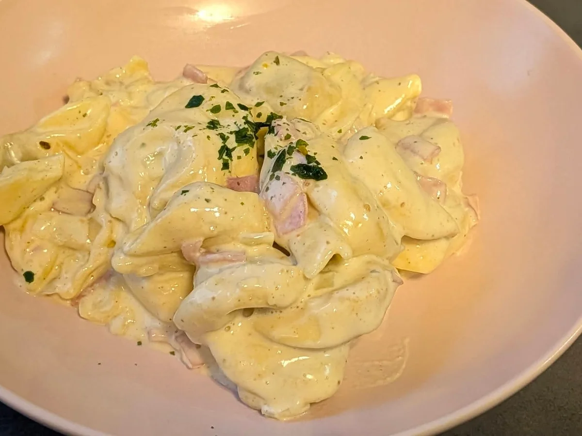 Rezept: Tortellini in Schinken Sahne Soße Bild Nr. 17988 Tortellini in Schinken Sahne Soße - Rezept - Bild Nr. 17988