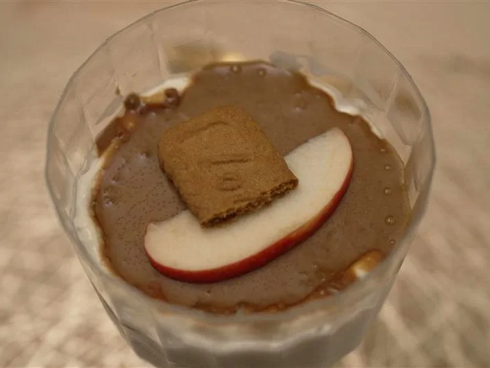 Tiramisu mit karamellisierten Äpfeln, knusprigen Karamellkeksen und Mascarpone-Creme - Rezept - Bild Nr. 17987