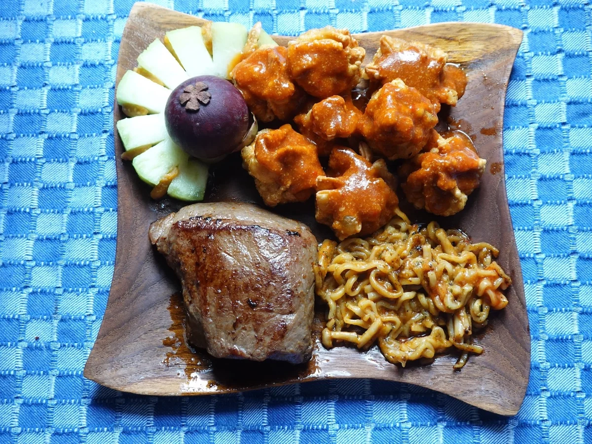 Batagor mit Dan Dan-Nudeln und Steak medium - Rezept - Bild Nr. 17989