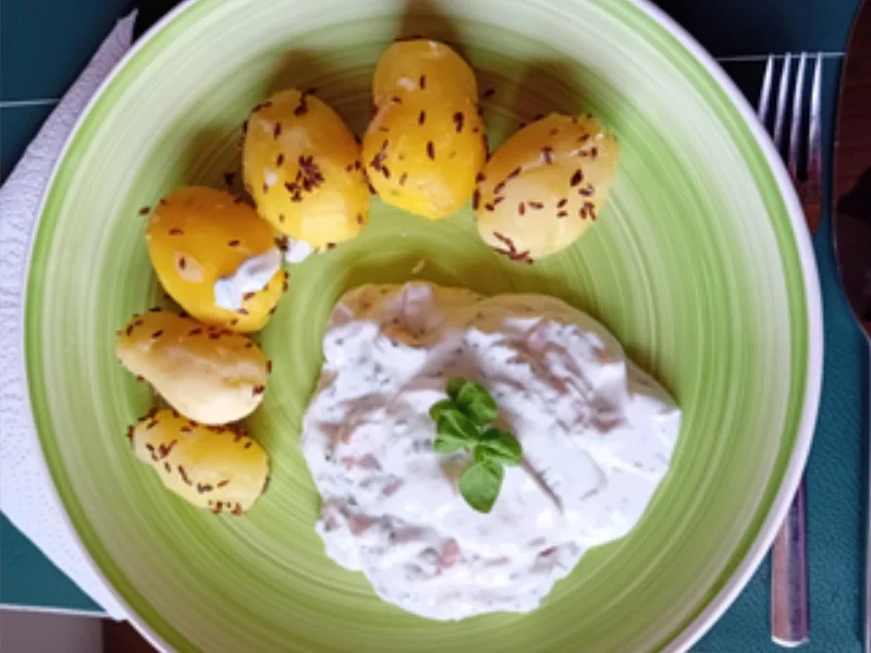 Kümmel-Pellkartoffel-Drillinge mit Lachsschinken-Schnittlauchröllchen-Quark - Rezept - Bild Nr. 7