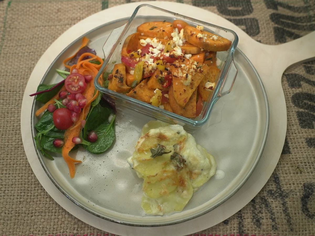 Kartoffelgratin mit Parmesan und Salbei, Süßkartoffel-Auflauf mit Feta - Rezept - Bild Nr. 2