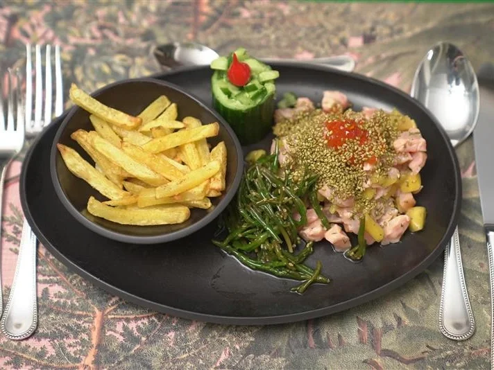 Rezept: Lachs mit Rote-Bete-Tatar und Meeresspargel Bild Nr. 2 Lachs mit Rote-Bete-Tatar und Meeresspargel - Rezept - Bild Nr. 2