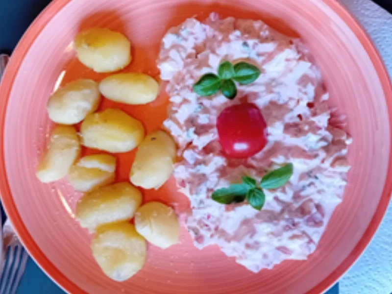Pellkartoffel-Drillinge mit Zwiebel-Paprika-Quark - Rezept - Bild Nr. 7