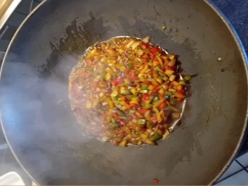 Gebratener Basmatireis mit Gemüse, Eiern und Garnelenspieß - Rezept - Bild Nr. 8