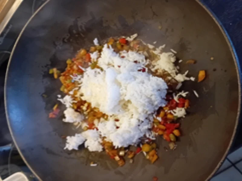 Gebratener Basmatireis mit Gemüse, Eiern und Garnelenspieß - Rezept - Bild Nr. 9