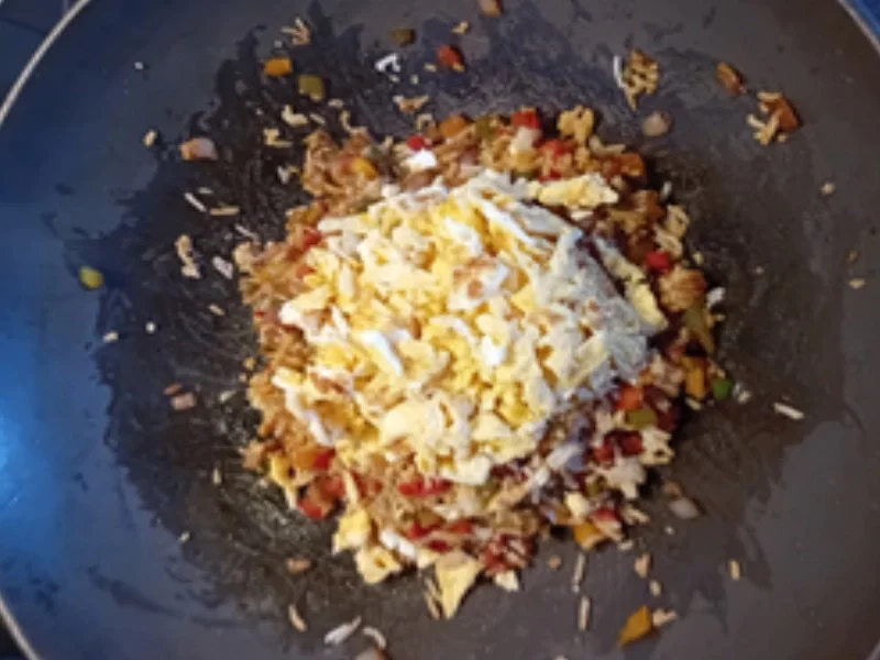 Gebratener Basmatireis mit Gemüse, Eiern und Garnelenspieß - Rezept - Bild Nr. 12