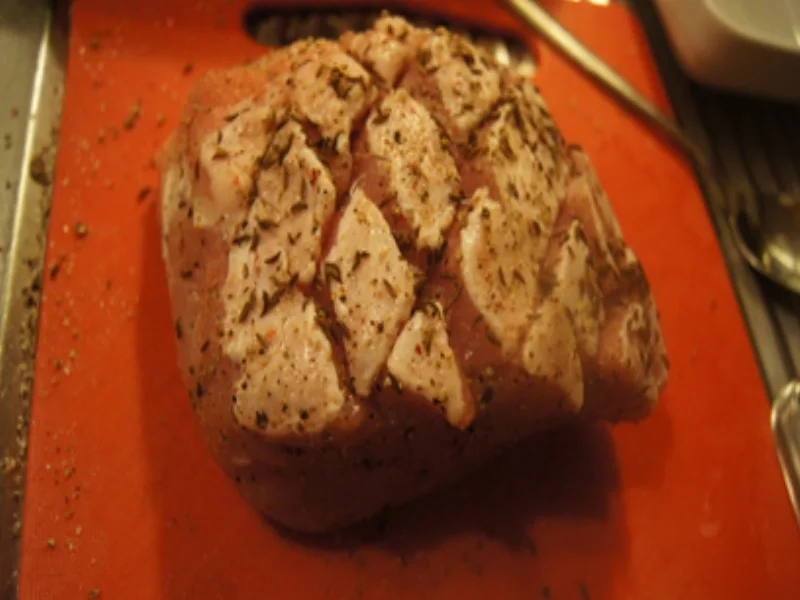 Schweinebraten mit pikanter Sauce, süßlichen Sauerkraut und Böhmischen Knödeln - Rezept - Bild Nr. 4